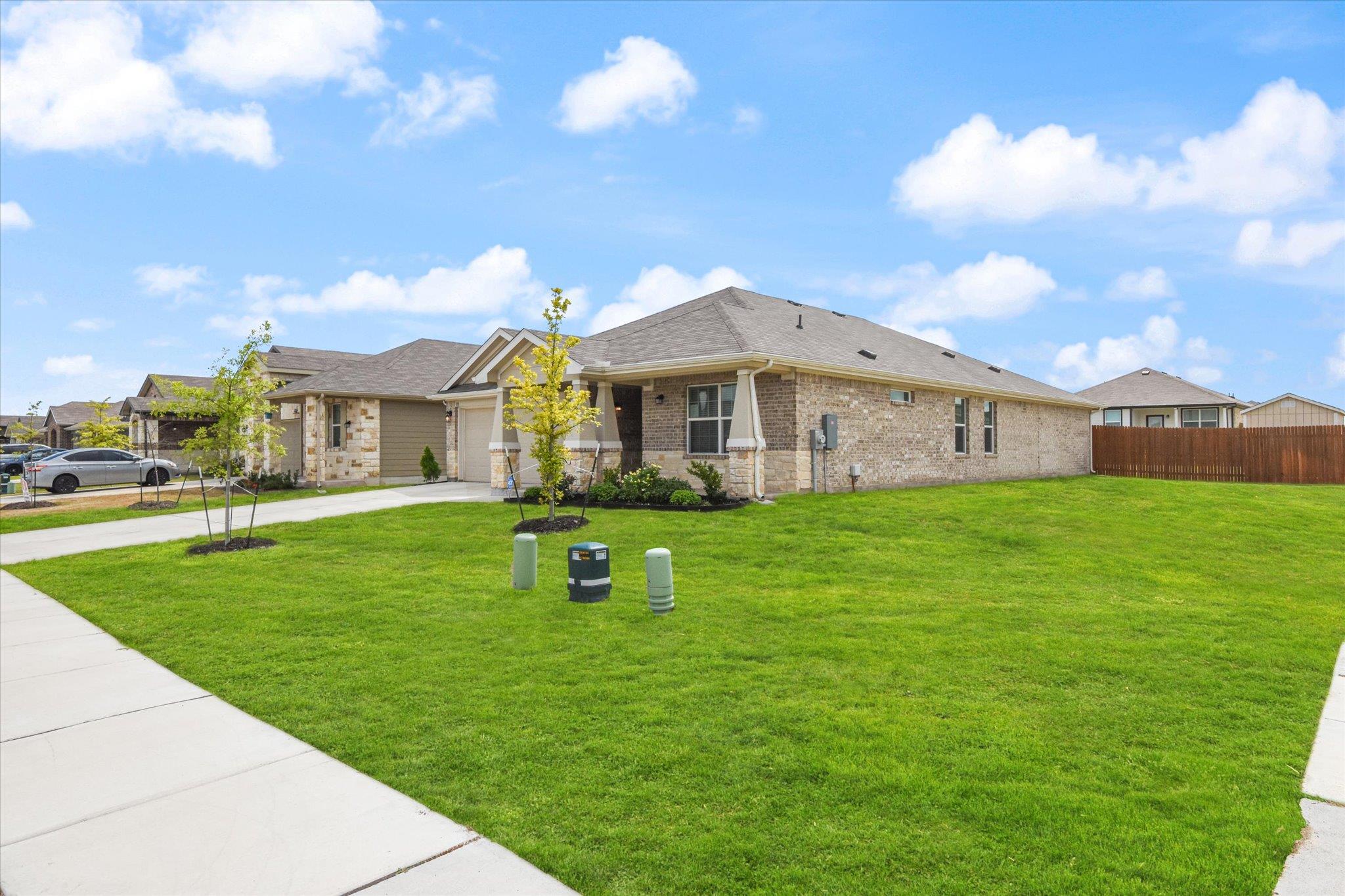 333 Pedernales LN