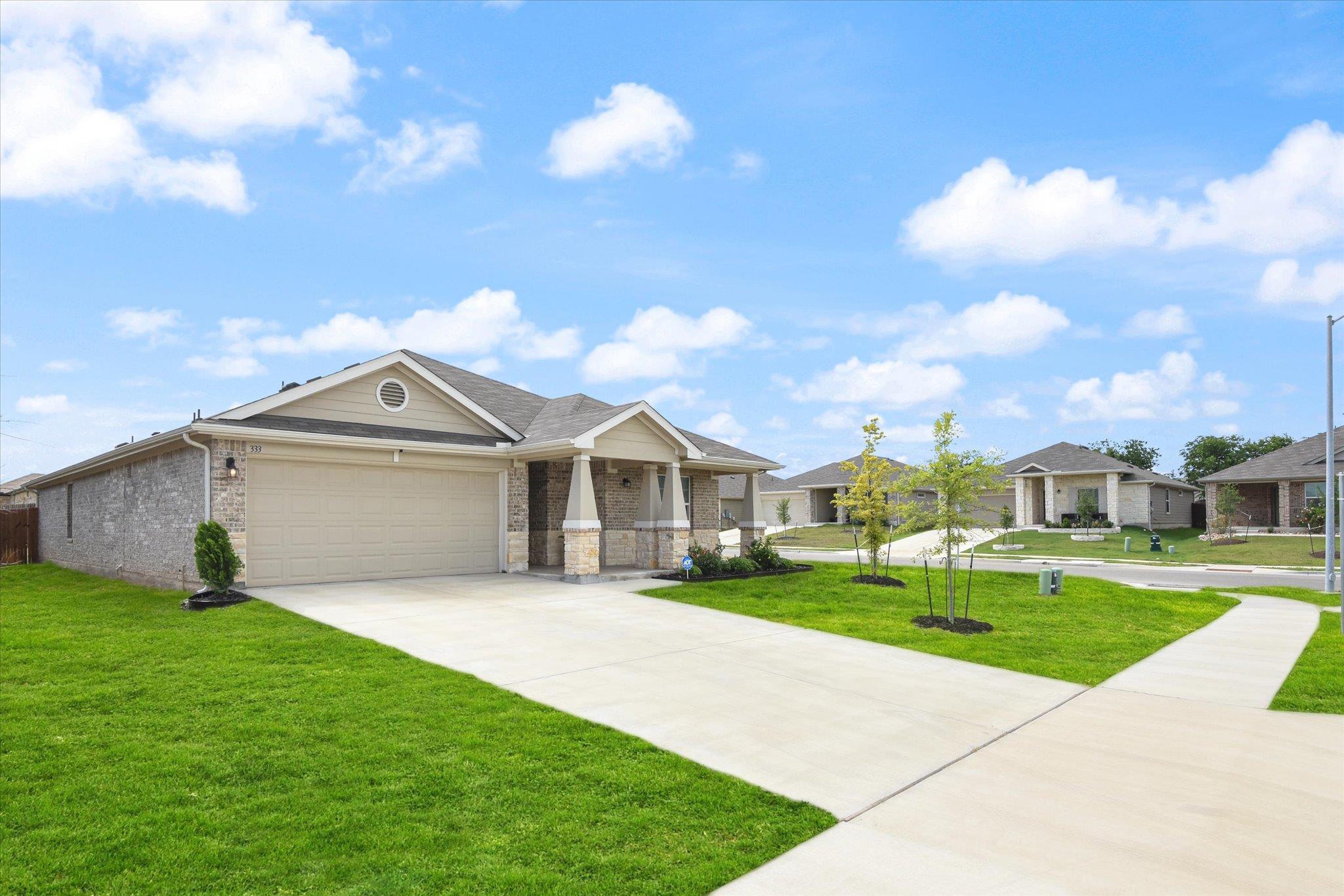 333 Pedernales LN