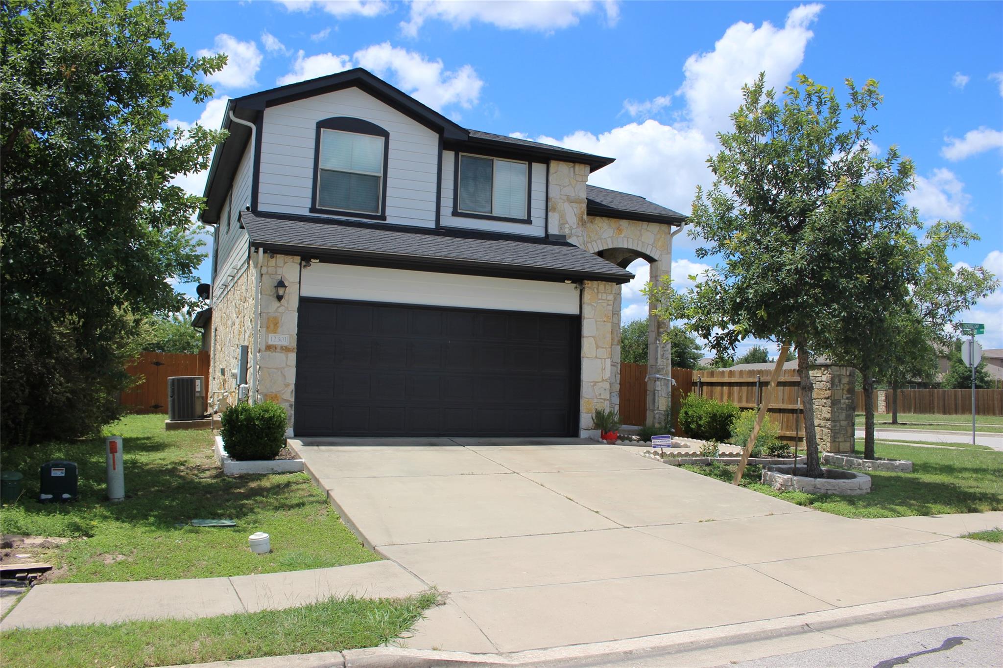 12301 Stoneridge Gap LN