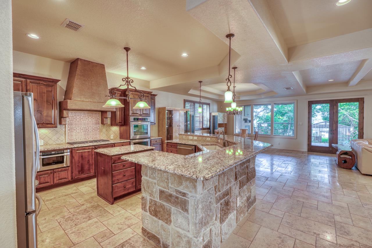 336 E Lakeshore DR