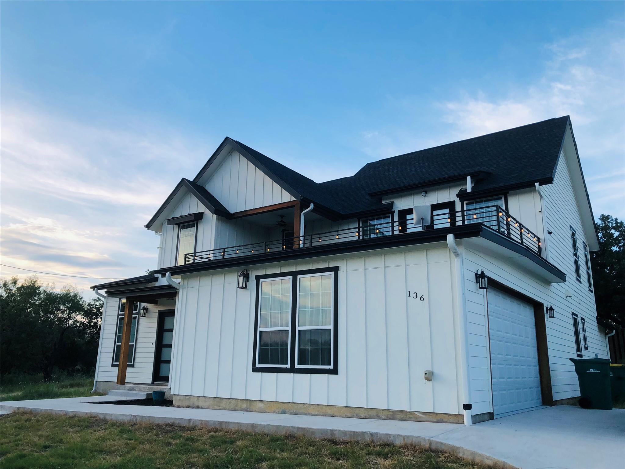 136 W Castlebriar DR