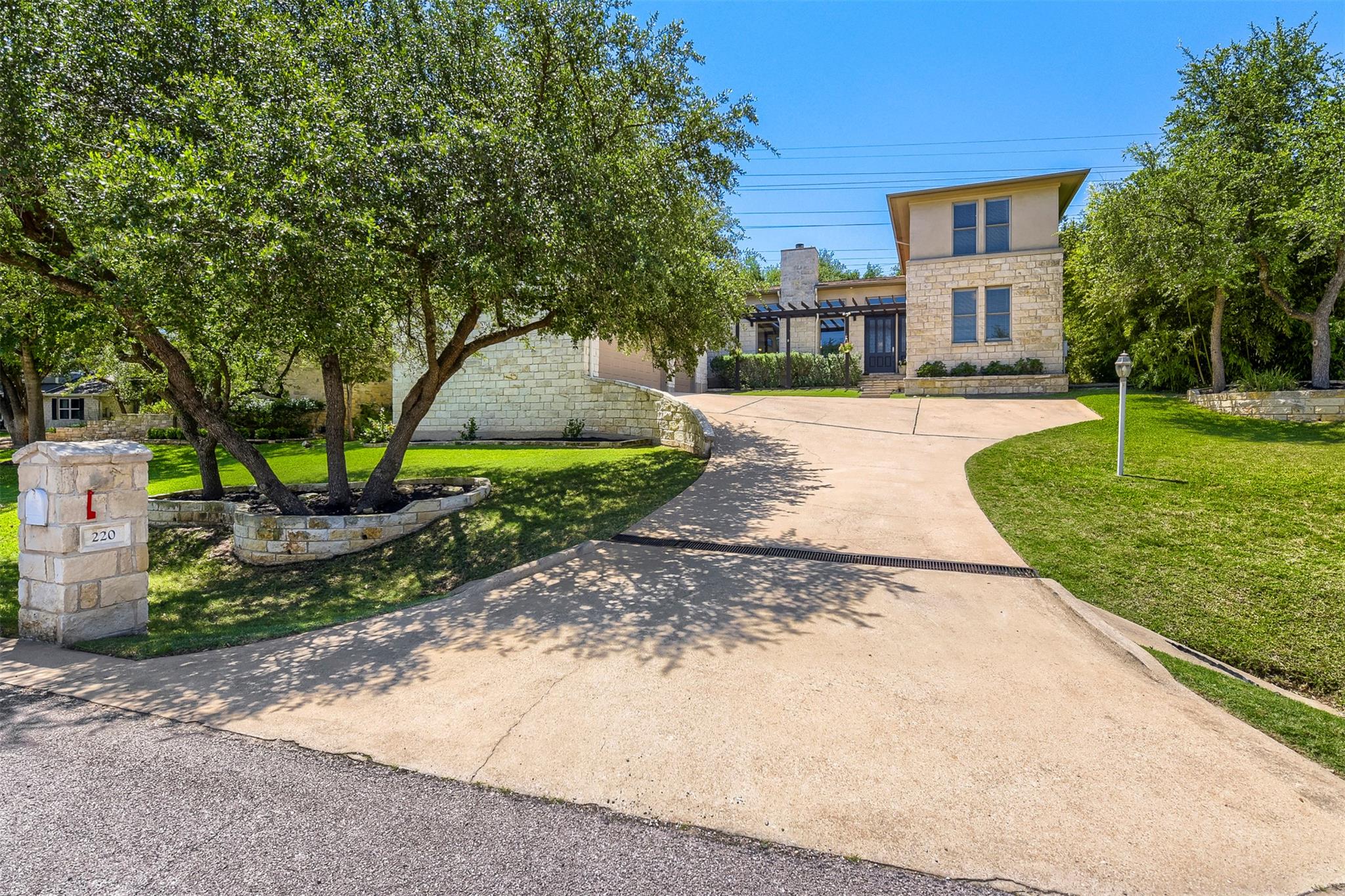 220 Clubhouse DR