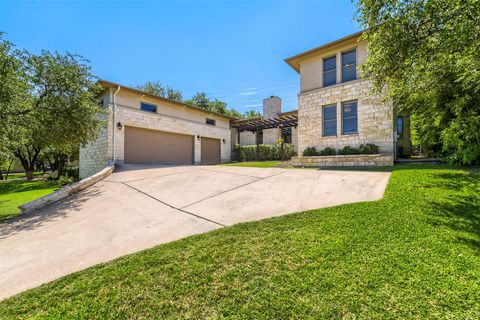 Photo of 220 Clubhouse DR, Lakeway, TX 78734 (MLS # 1525554)