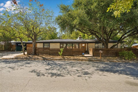 Photo of 2601 E 17th ST, Austin, TX 78702 (MLS # 6338847)