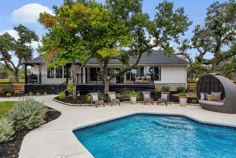 620 Post Oak DR Dripping Springs TX 78620