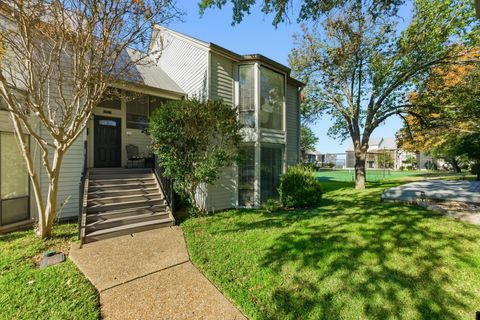 Tiny photo for 107 World Of Tennis SQ, Lakeway, TX 78738 (MLS # 4977985)