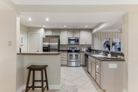 Tiny photo for 107 World Of Tennis SQ, Lakeway, TX 78738 (MLS # 4977985)