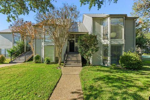 Photo of 107 World Of Tennis SQ, Lakeway, TX 78738 (MLS # 4977985)