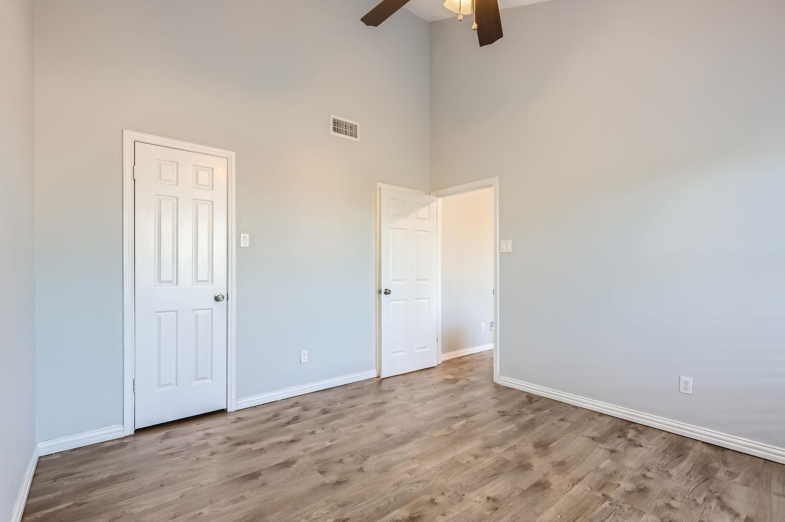 Austin, Texas 78705, United States, 2 Bedrooms Bedrooms, ,2 BathroomsBathrooms,Residential,Pending,107984