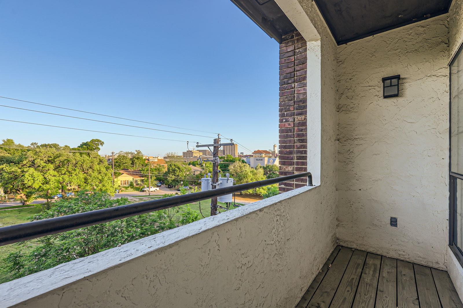 Austin, Texas 78705, United States, 2 Bedrooms Bedrooms, ,2 BathroomsBathrooms,Residential,Pending,107984