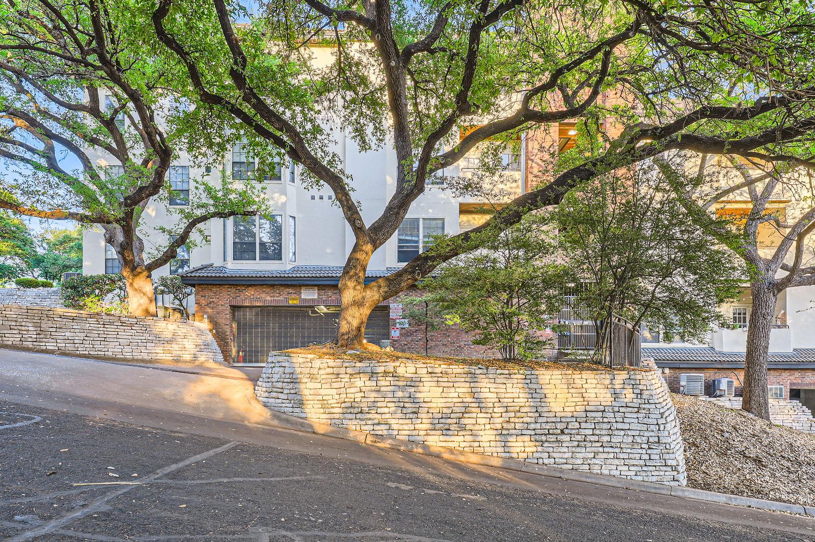 Austin, Texas 78705, United States, 2 Bedrooms Bedrooms, ,2 BathroomsBathrooms,Residential,Pending,107984