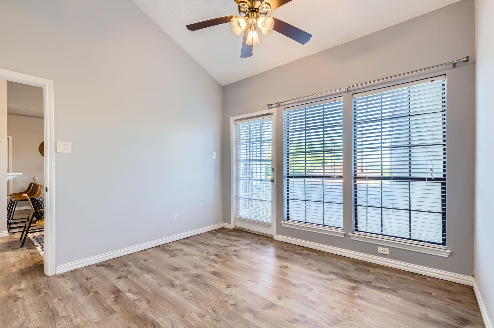 Austin, Texas 78705, United States, 2 Bedrooms Bedrooms, ,2 BathroomsBathrooms,Residential,Pending,107984