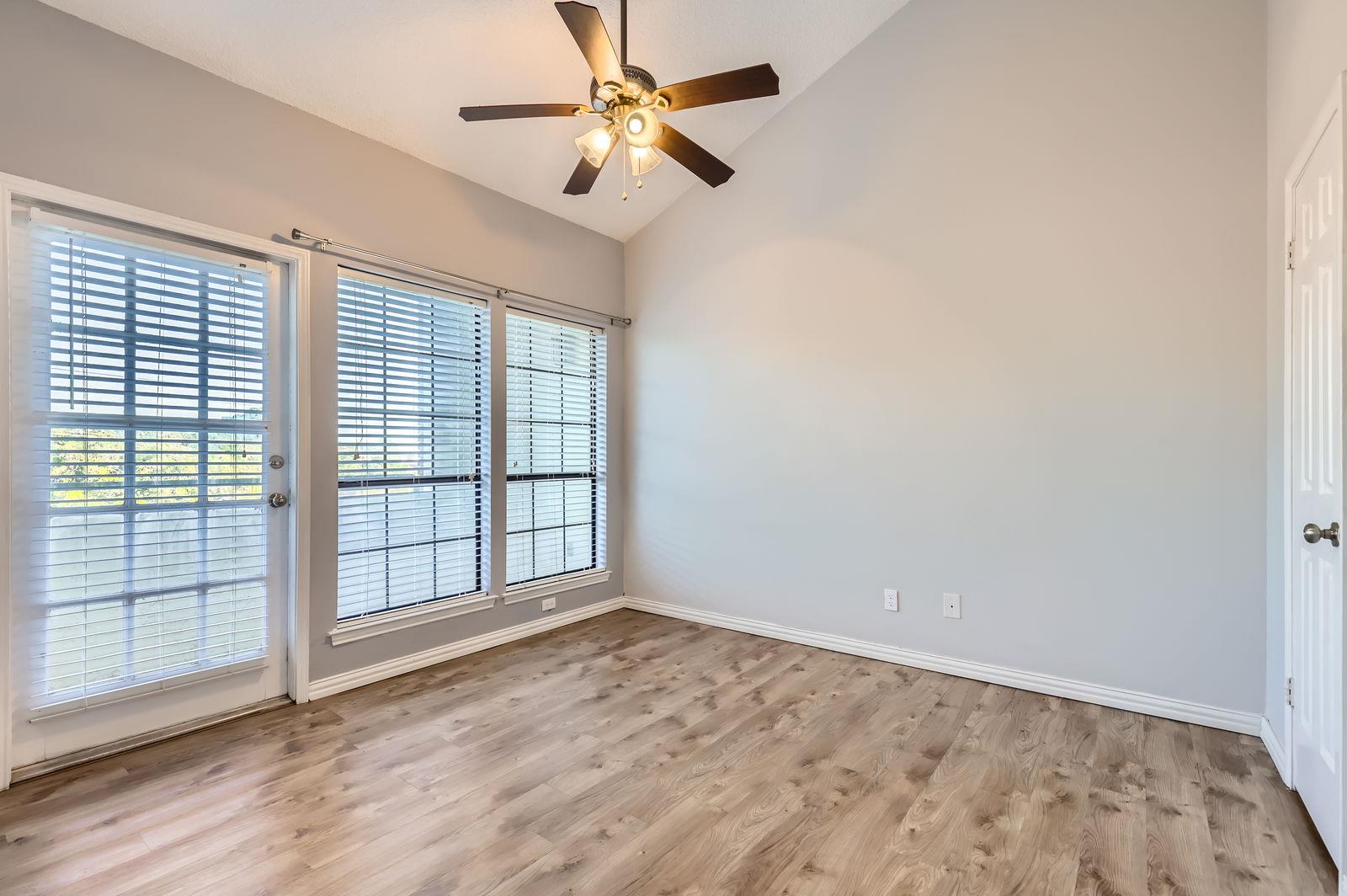 Austin, Texas 78705, United States, 2 Bedrooms Bedrooms, ,2 BathroomsBathrooms,Residential,Pending,107984