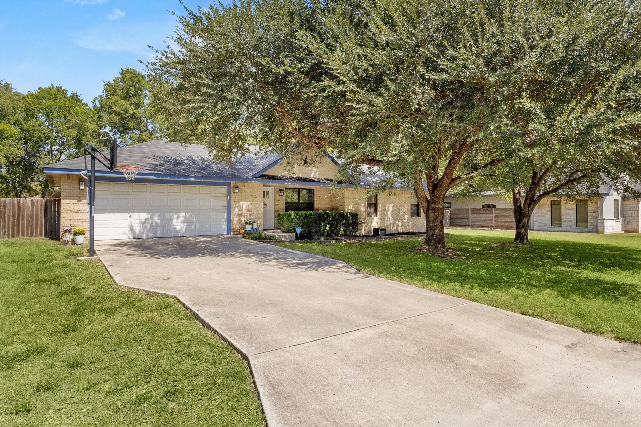 195 Lakeside DR