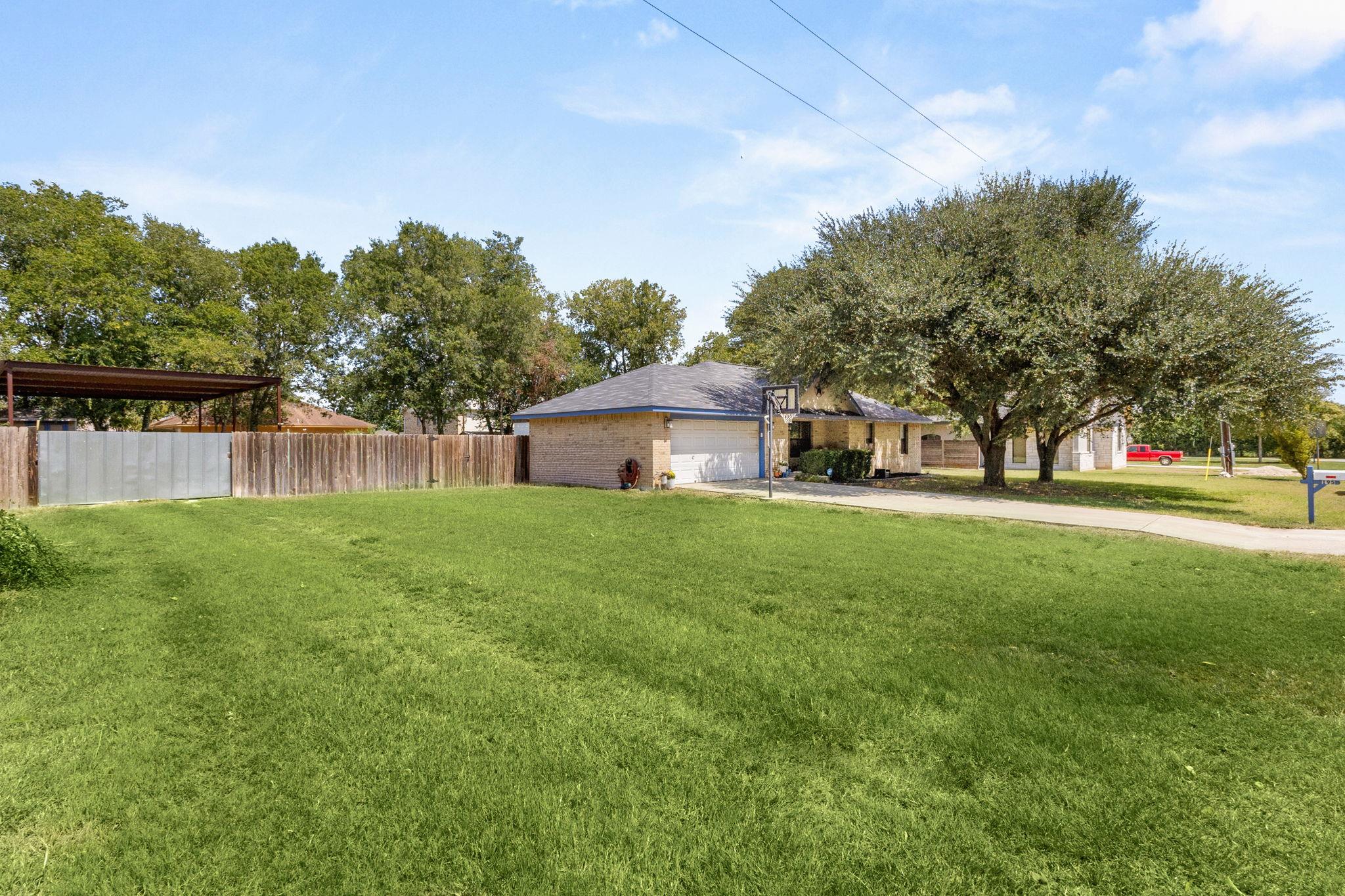 195 Lakeside DR