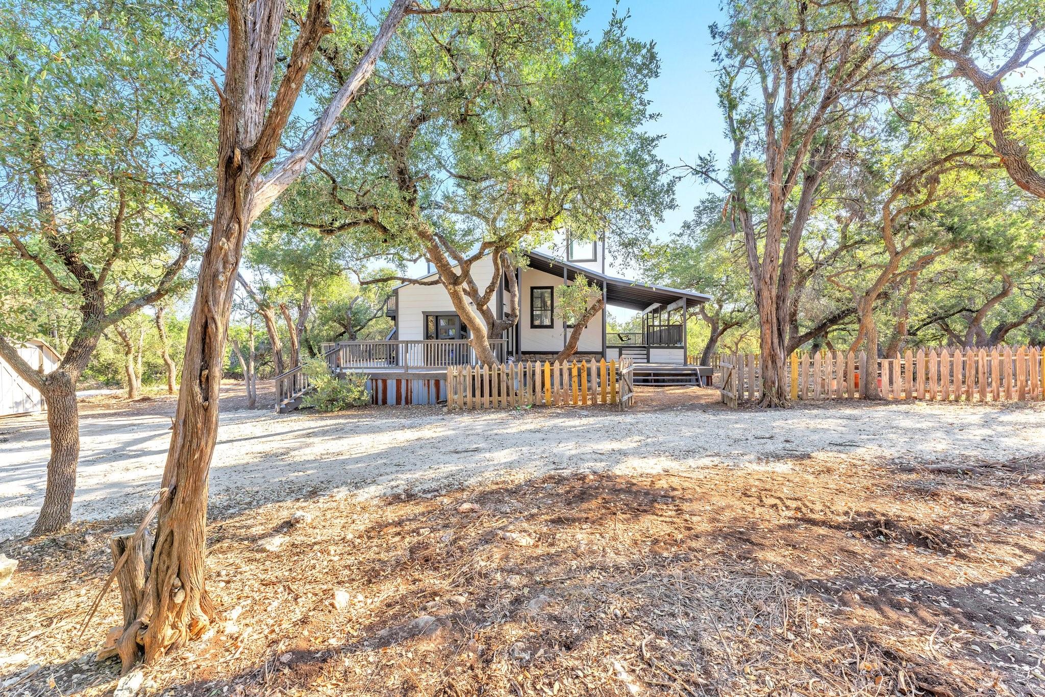 4016 McGregor LN