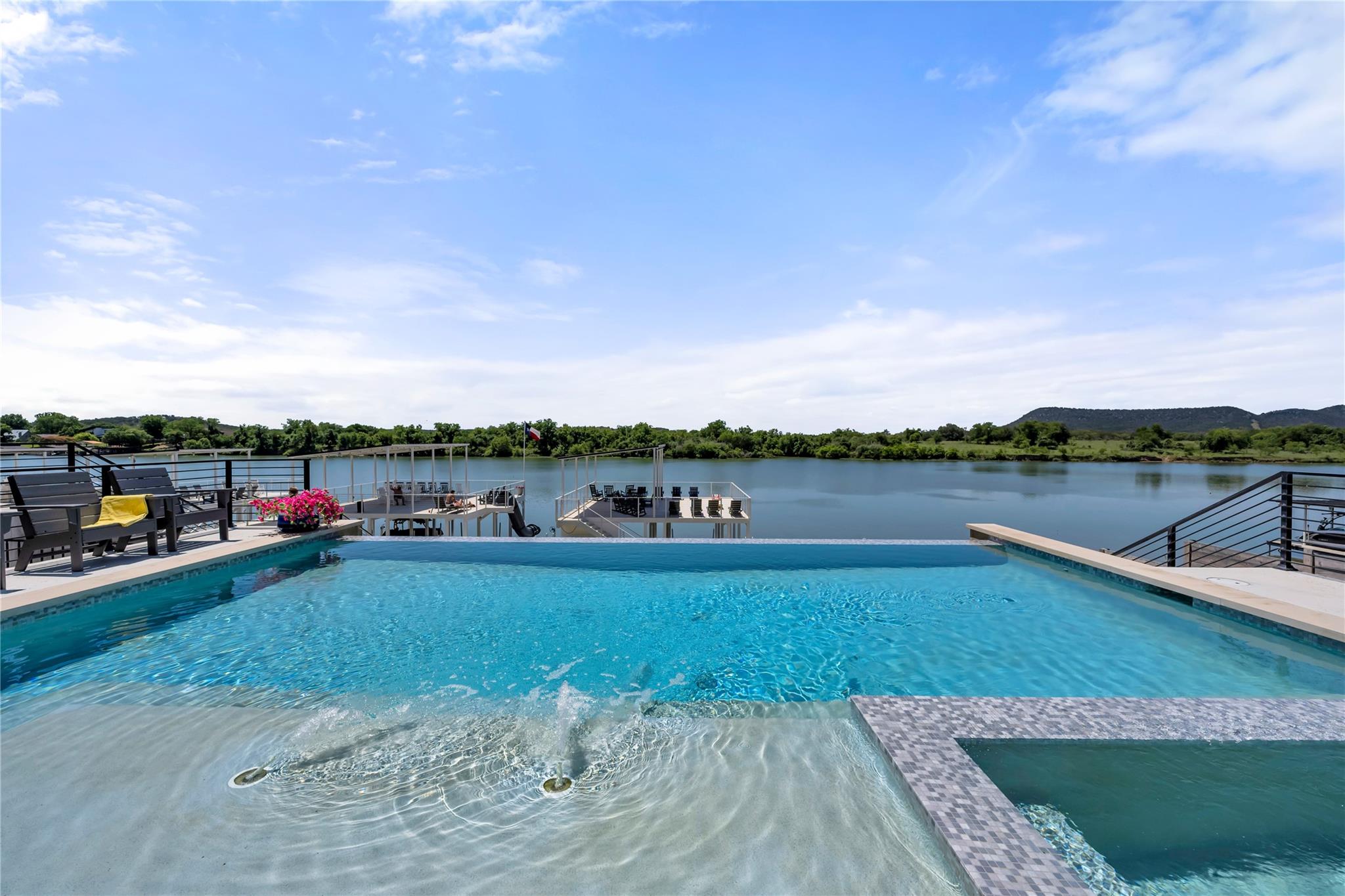 3208 River Oaks DR