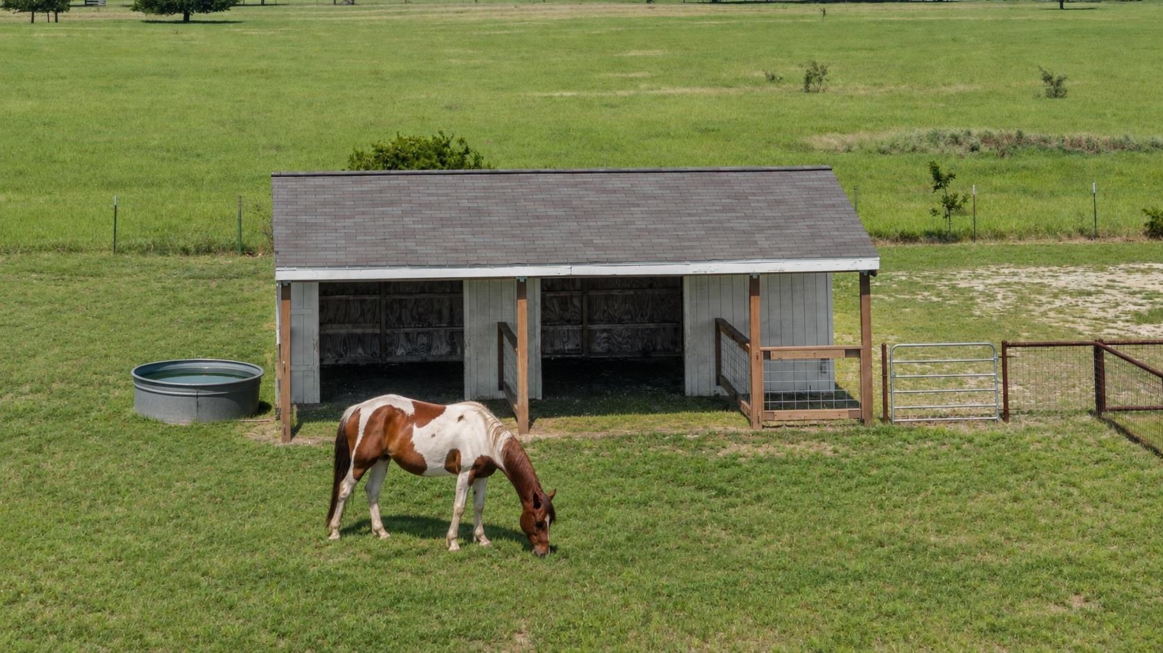 1060 Hackberry RD