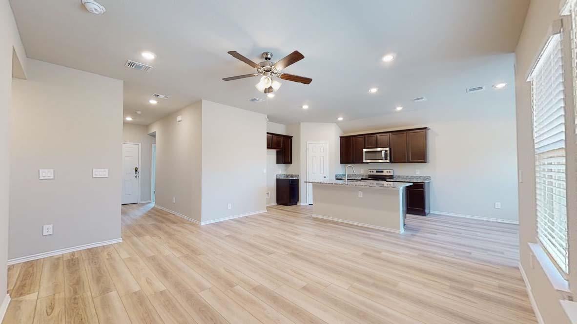 422 Isham DR