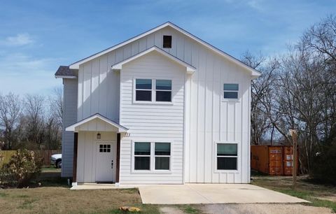 113 S. Lockhart ST Paige TX 78659