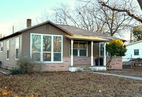 420 Stonewall ST Kerrville TX 78028