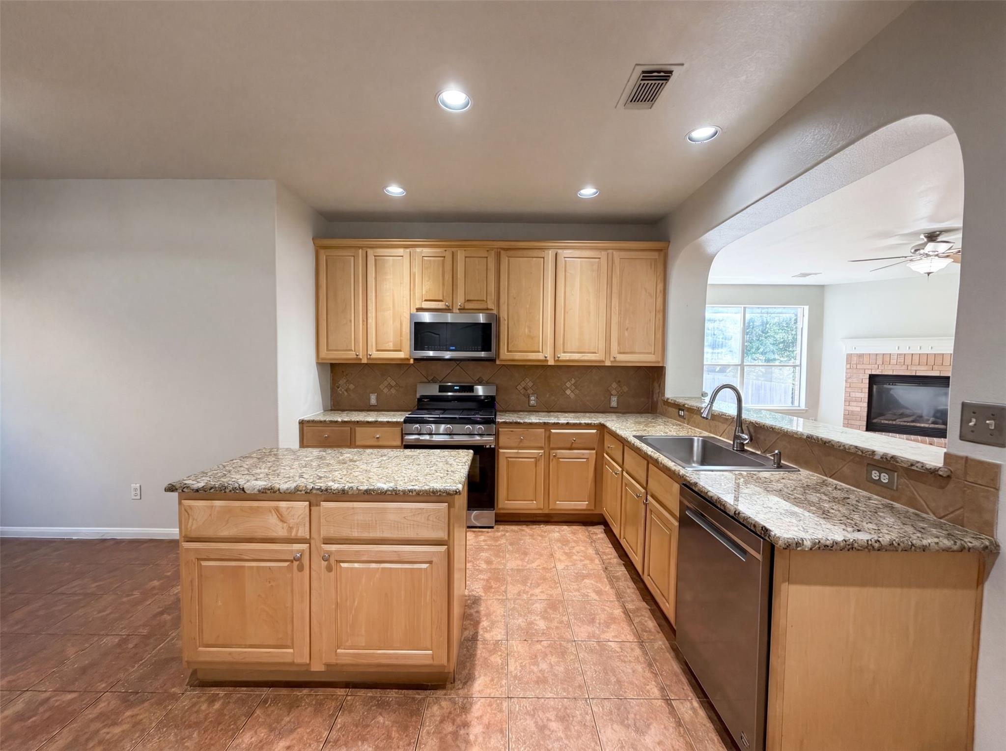 2404 Danciger LN