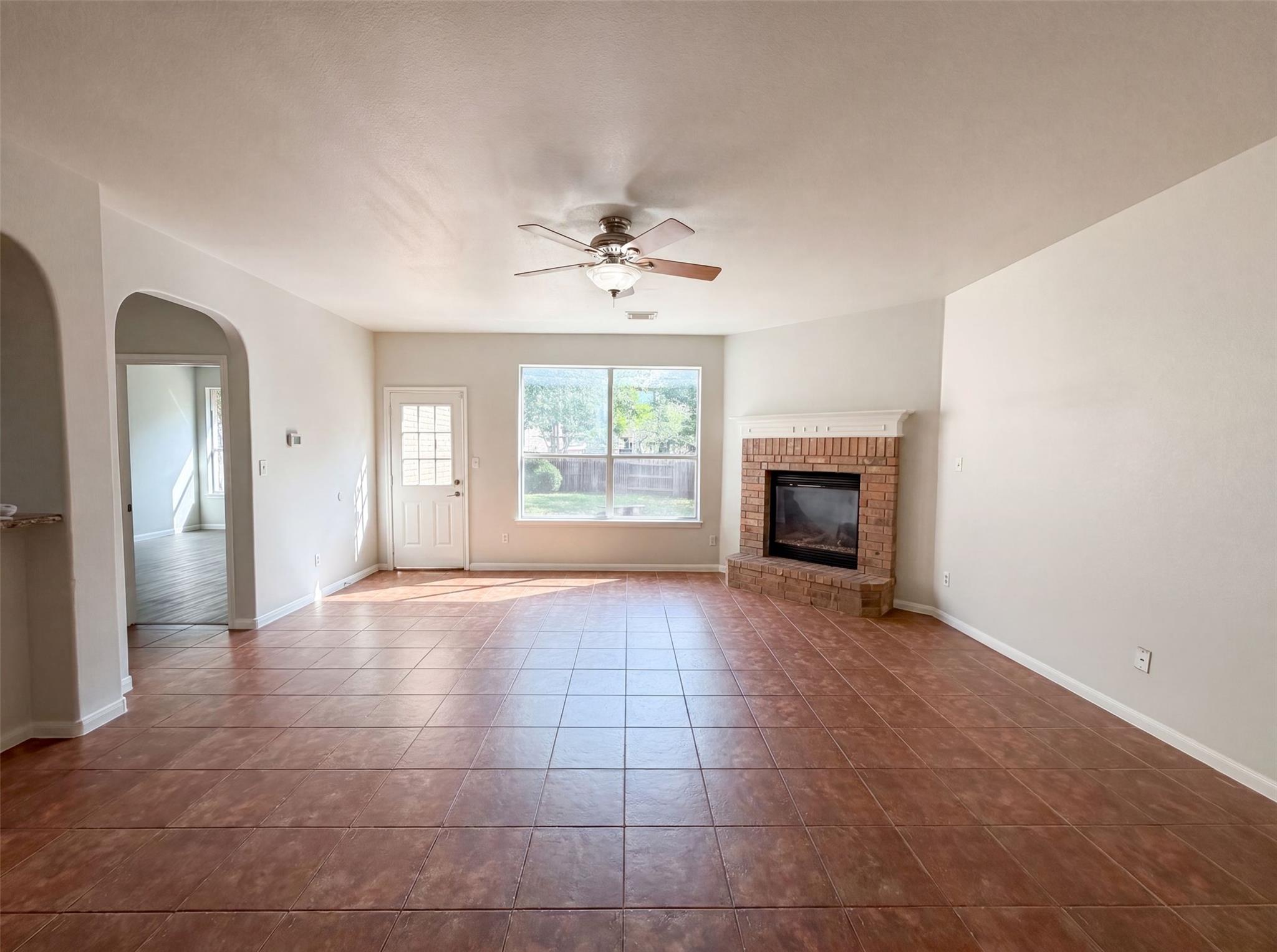 2404 Danciger LN
