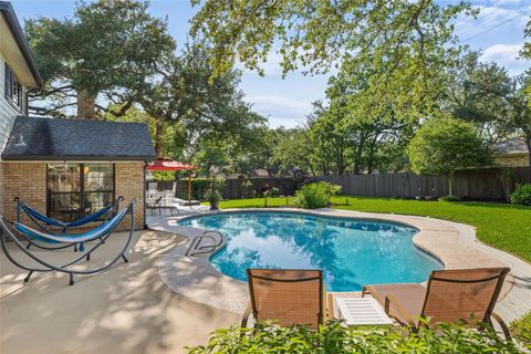 Photo of 10721 Fountainbleu CIR, Austin, TX 78750 (MLS # 7239227)