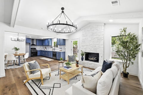 Photo of 9801 Oak Hollow DR, Austin, TX 78758 (MLS # 2024503)