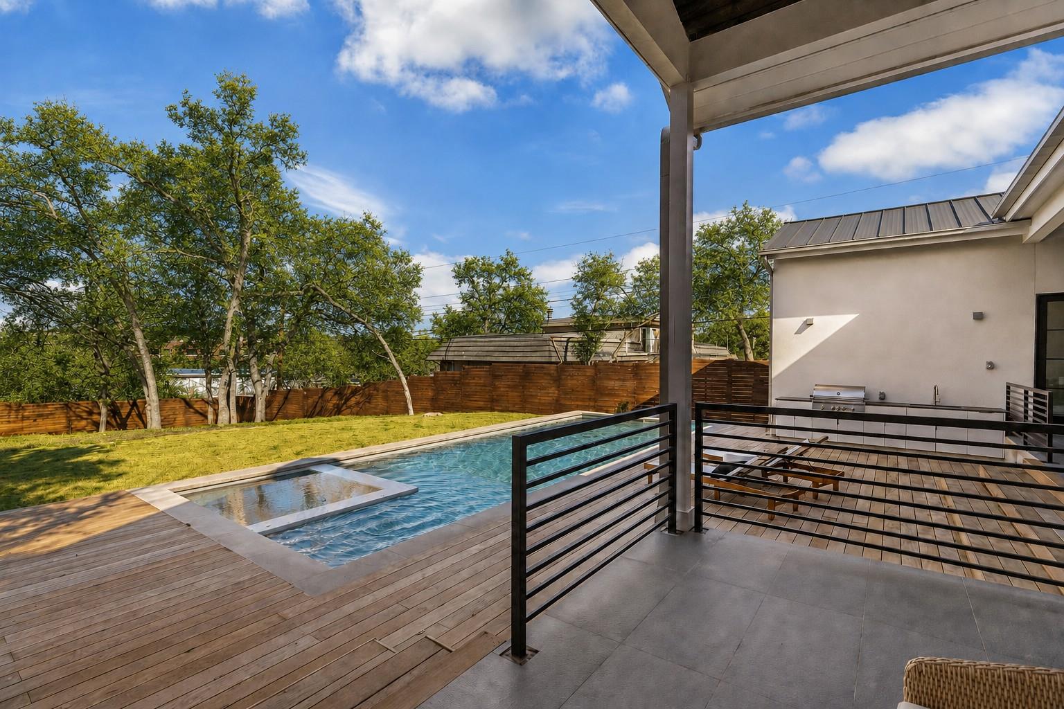 6102 Forest Hills DR photo 20