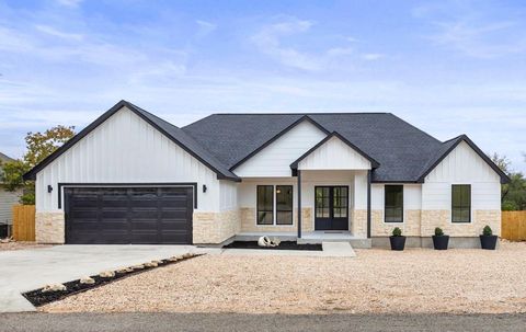 35 Whistling Wind Wimberley TX 78676