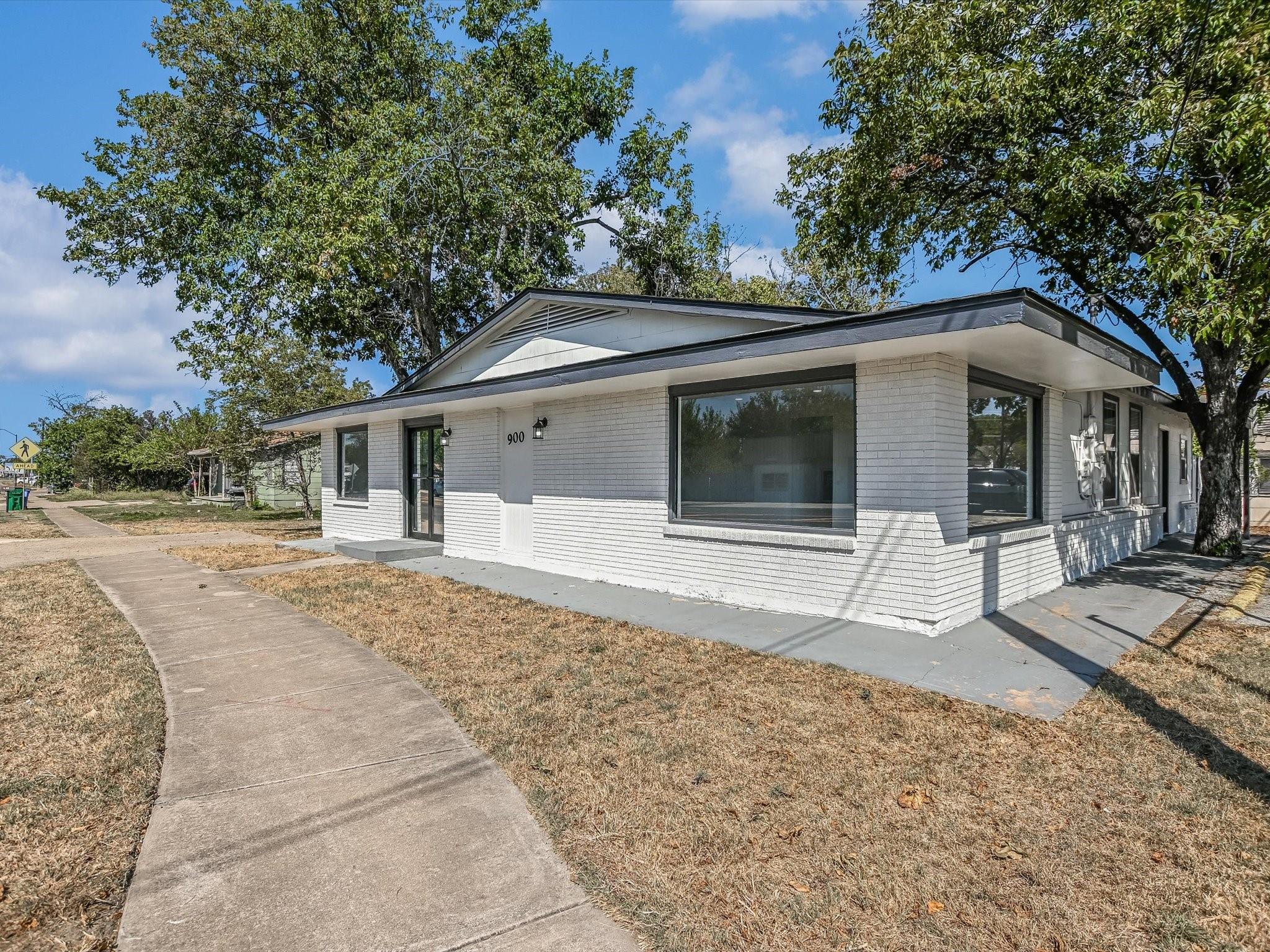 900 W 2ND ST