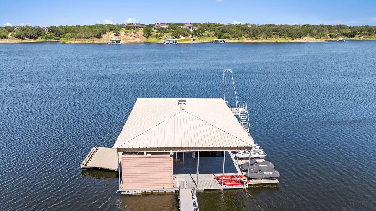 1216 Travis Bluff WAY