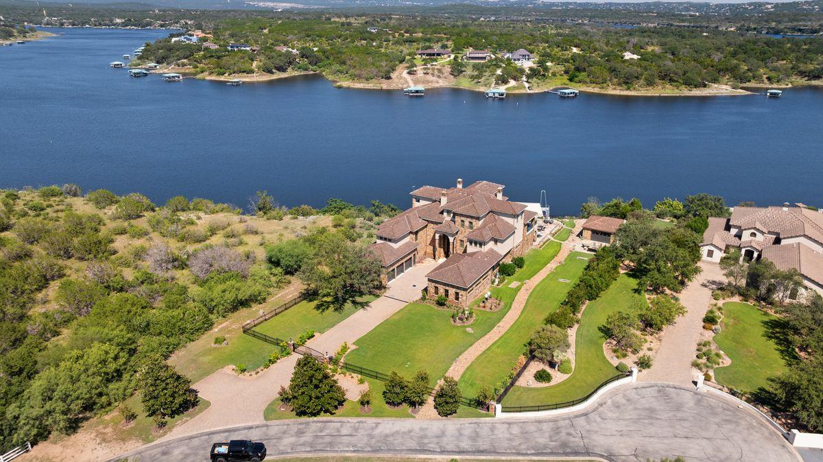 1216 Travis Bluff WAY