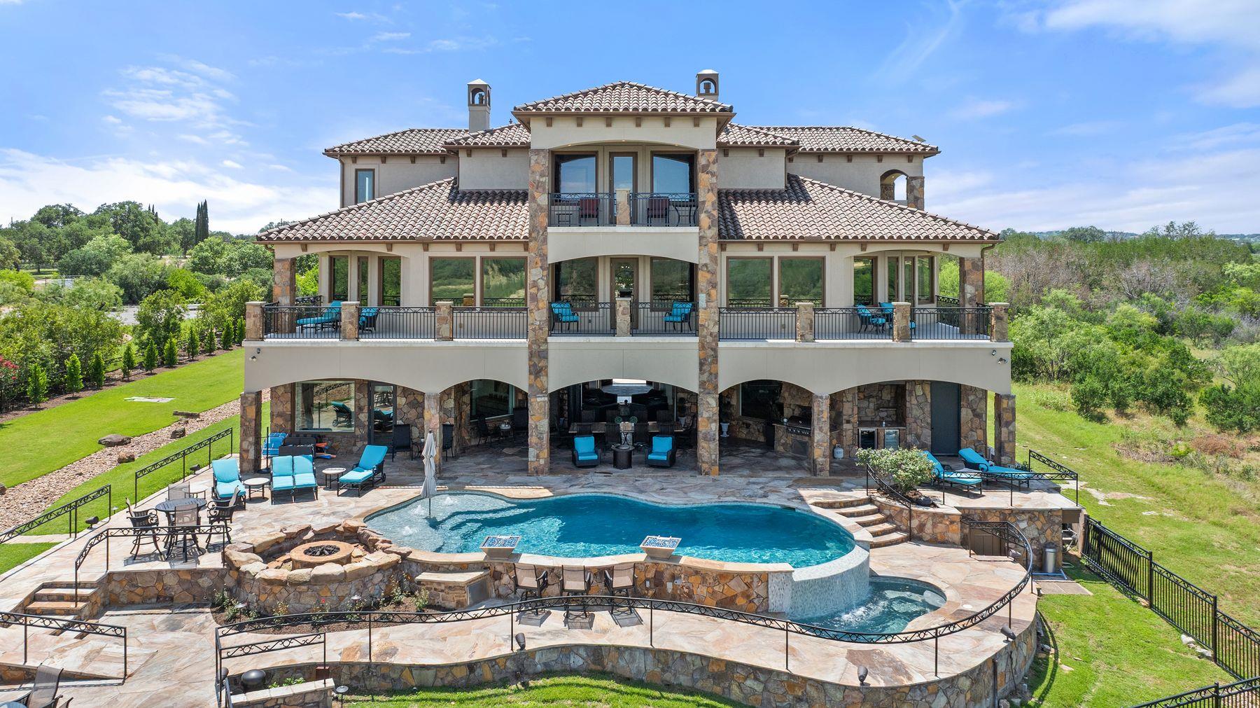 1216 Travis Bluff WAY