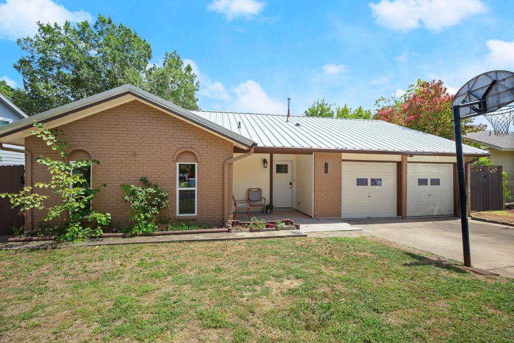 Photo for 2109 Brandywine LN, Austin, TX 78727 (MLS # 6944814)