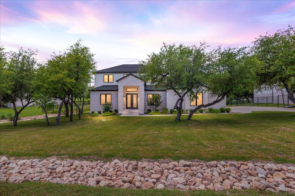 9600 Stratus DR