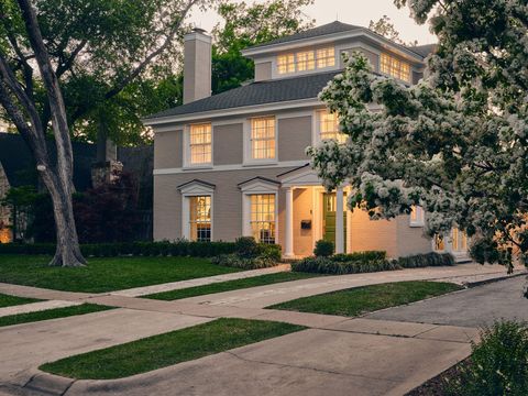 Photo of 2412 Jarratt Ave, Austin, TX 78703 (MLS # 3587626)