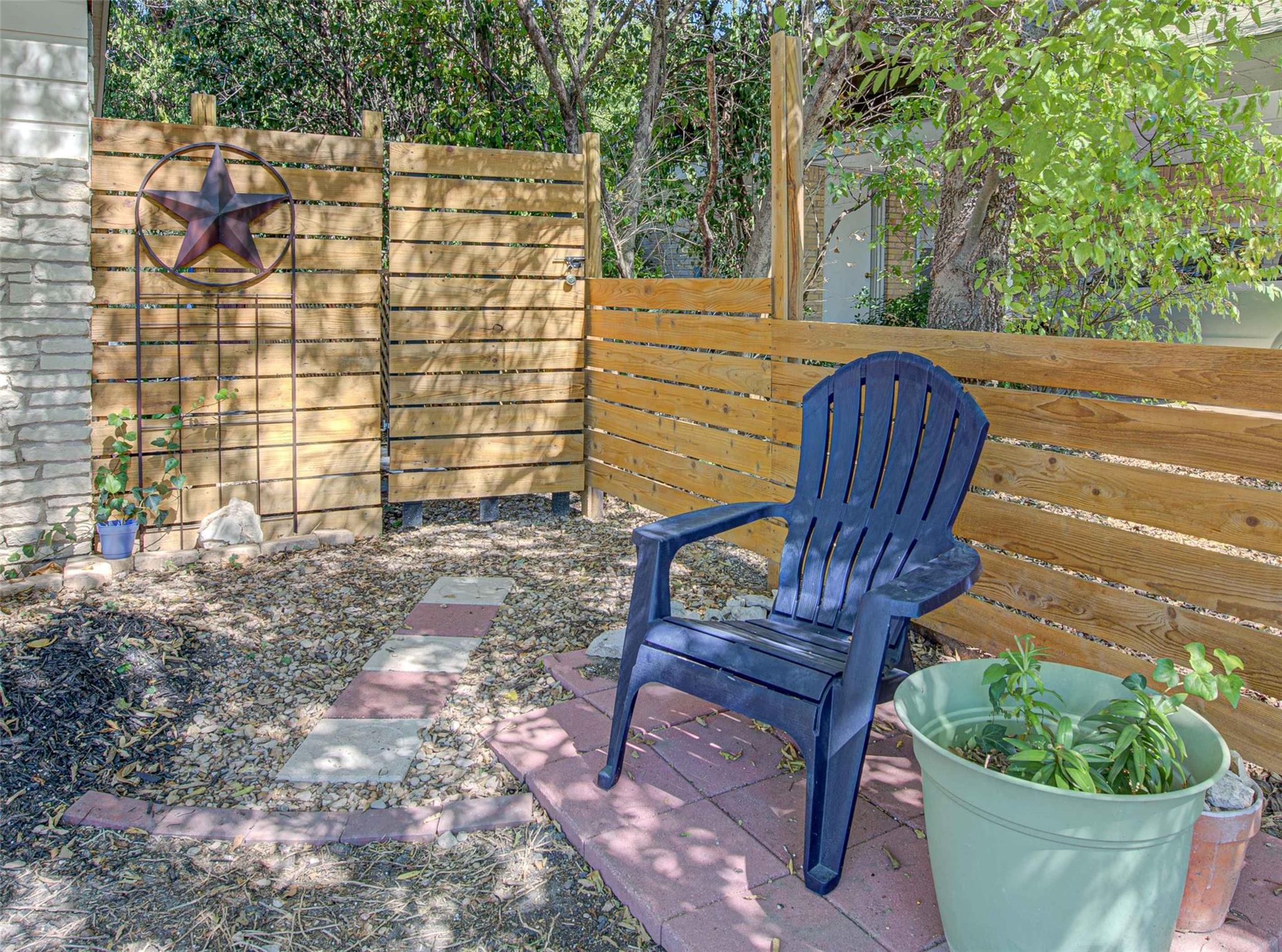 110 W Saint Johns Ave