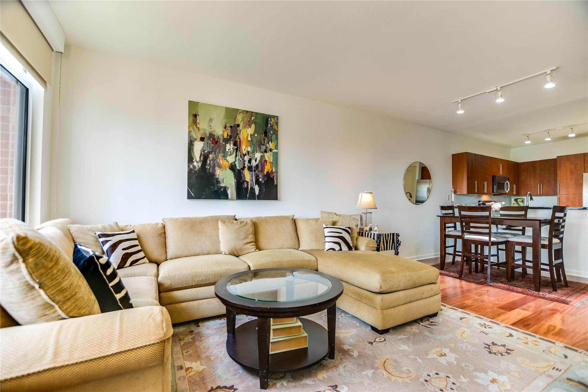 54 Rainey ST 811