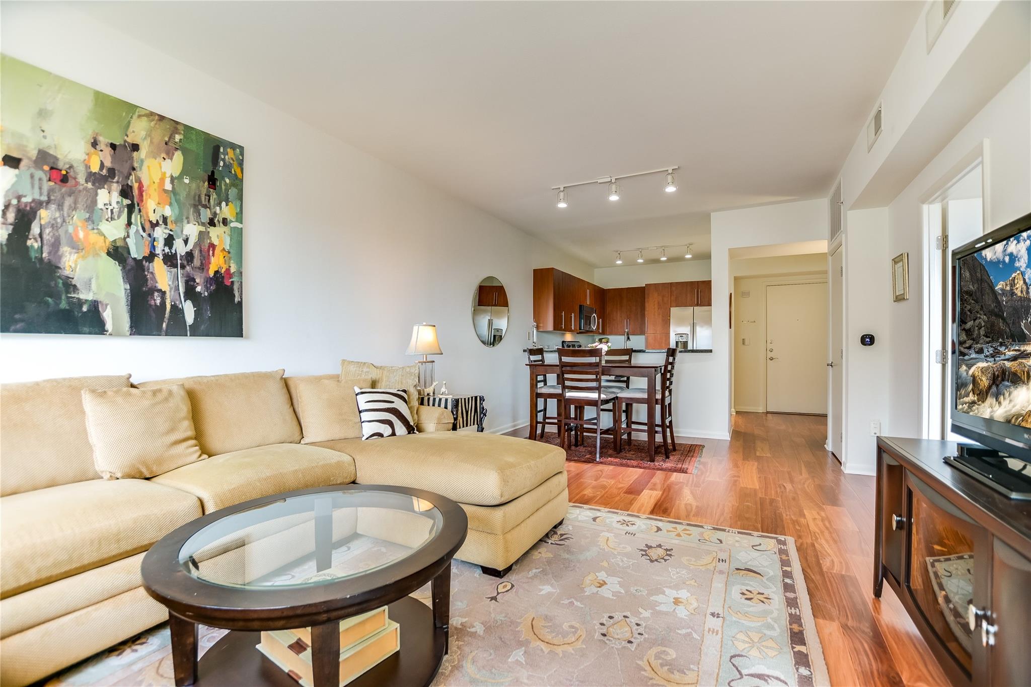 54 Rainey ST 811