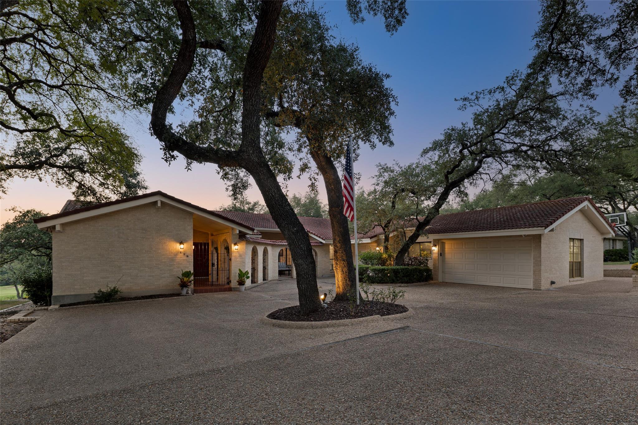 128 Crest View DR