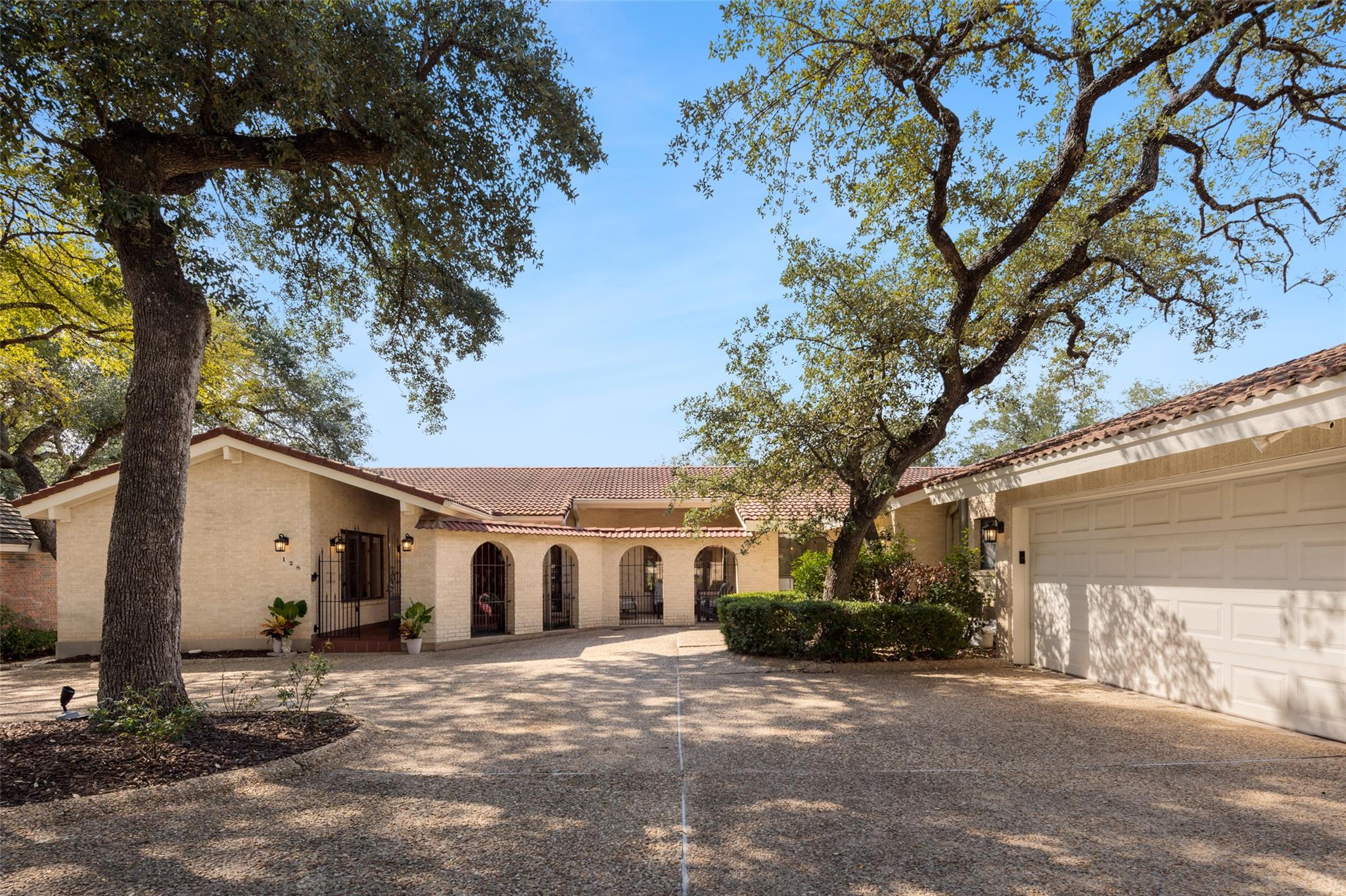 128 Crest View DR