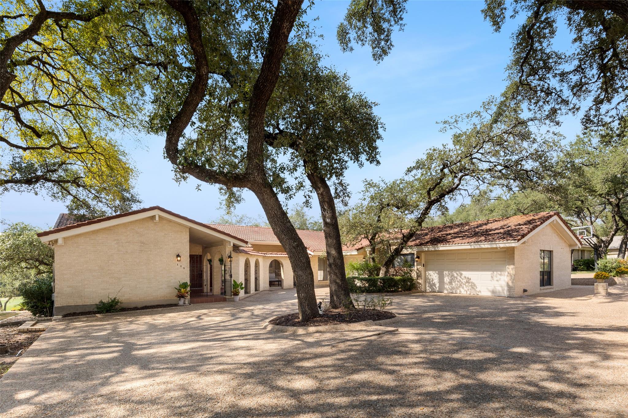 128 Crest View DR