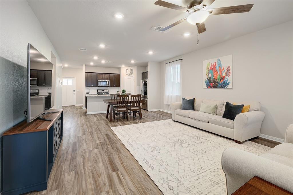 200 Arrowhead Vine DR