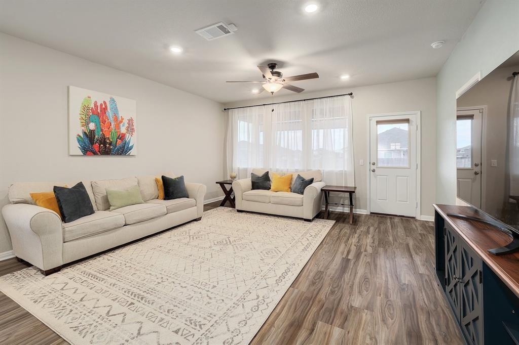 200 Arrowhead Vine DR