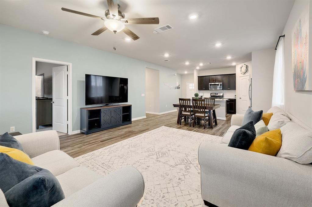 200 Arrowhead Vine DR