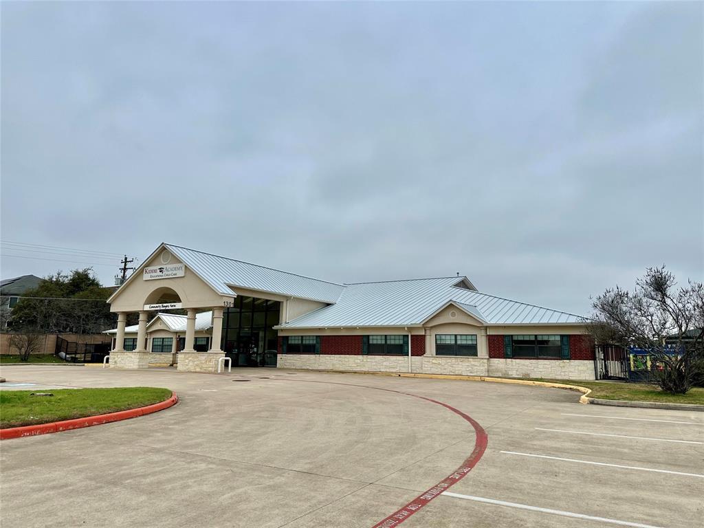 1301 N Lakeline BLVD