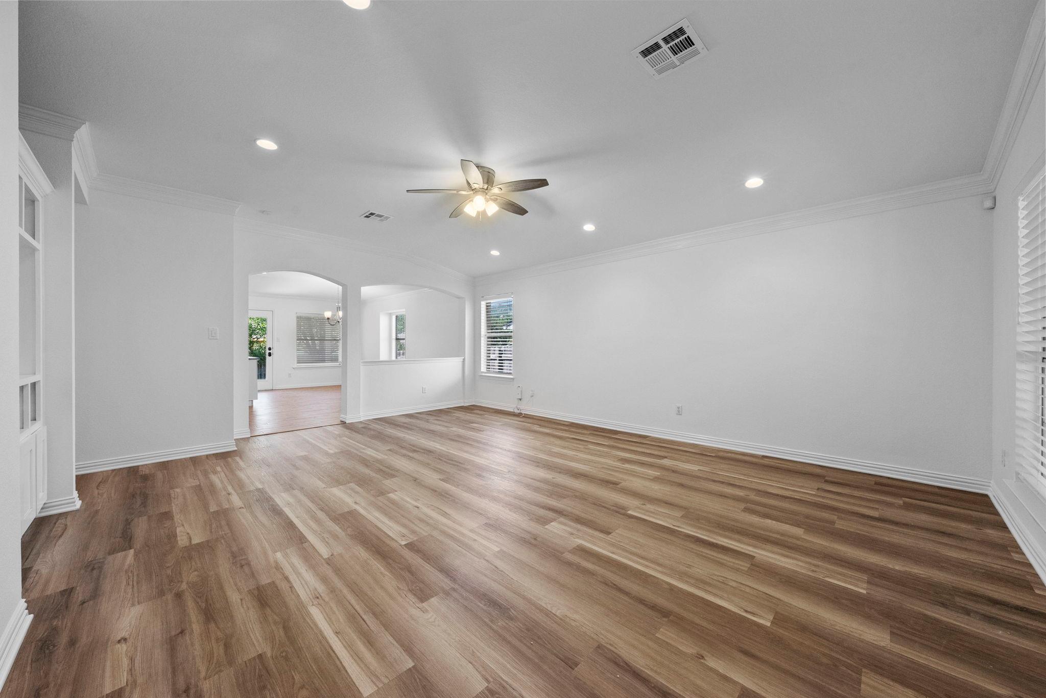 2409 Hallie LN