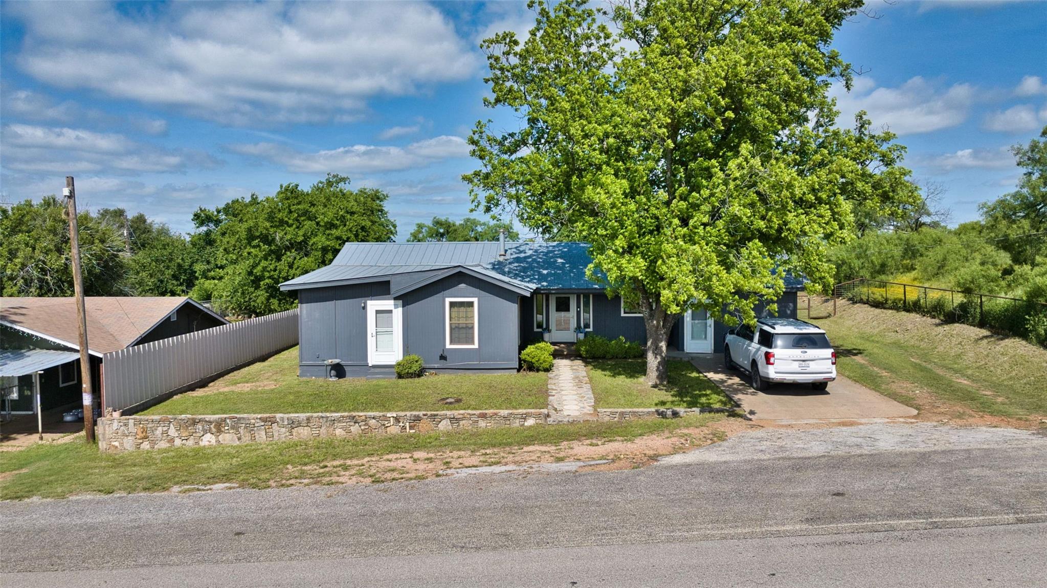 904 Bluebonnet RD